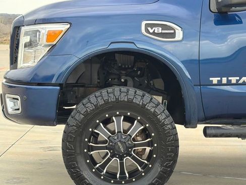 Used 2017 Nissan Titan PRO-4X w/ Pro-4x Convenience Package image 5