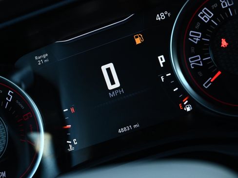 Used 2019 Dodge Challenger R/T w/ Driver Convenience Group image 31