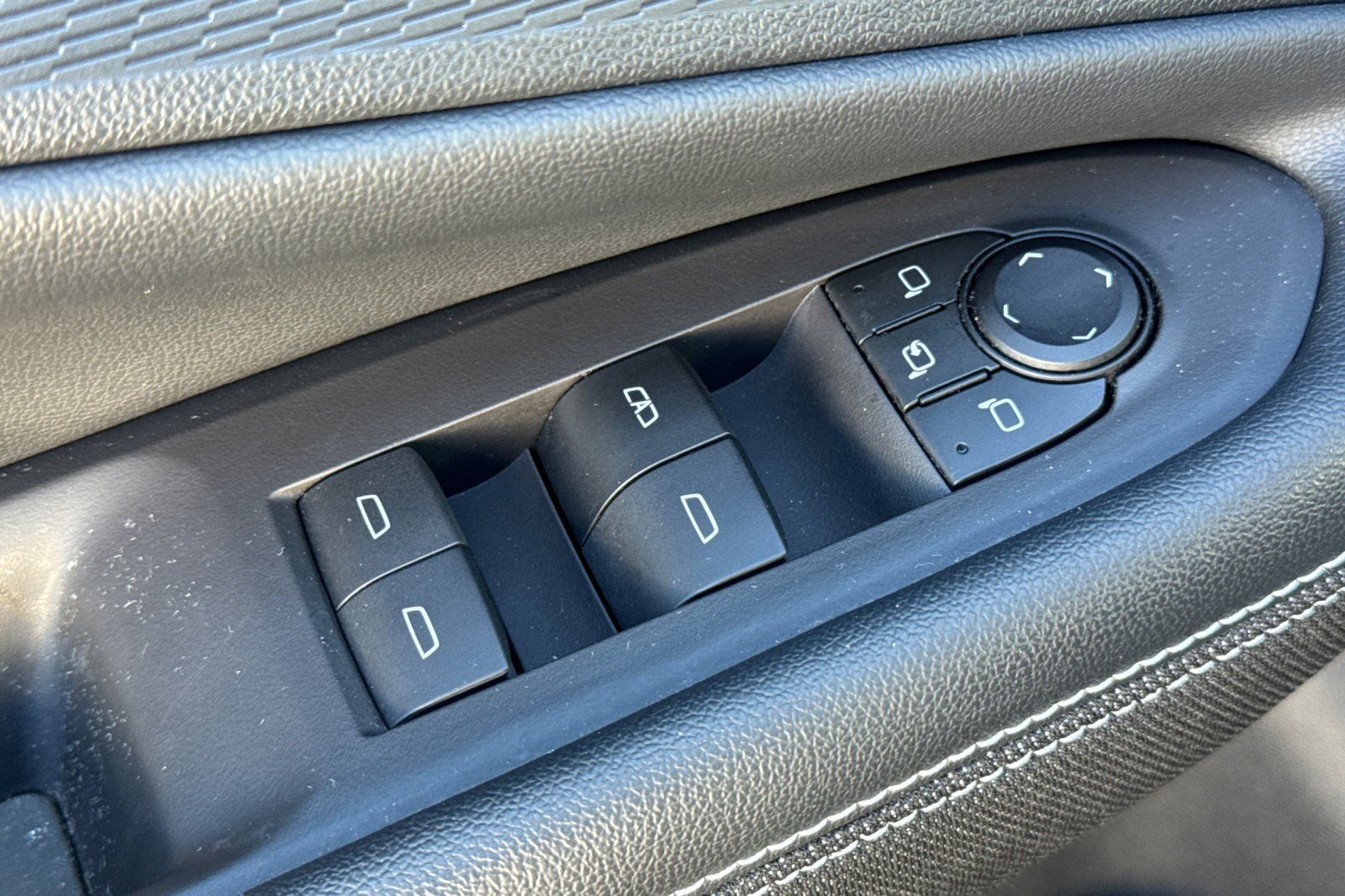 Used 2024 Chevrolet Blazer EV LT AWD/4WD image 13