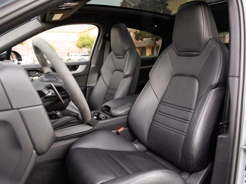 Certified 2026 Porsche Cayenne S AWD/4WD image 4