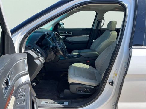 Used 2016 Ford Explorer Platinum AWD/4WD image 9