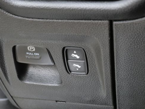 Used 2019 RAM 1500 Laramie AWD/4WD image 29