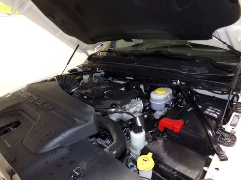 Used 2024 RAM 2500 Limited image 32