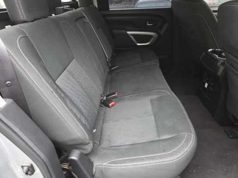 Used 2016 Nissan Titan SV RWD image 11
