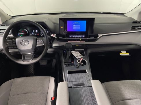 New 2026 Toyota Sienna LE image 14