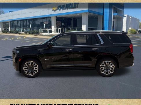 Used 2023 GMC Yukon Denali Ultimate AWD/4WD image 3