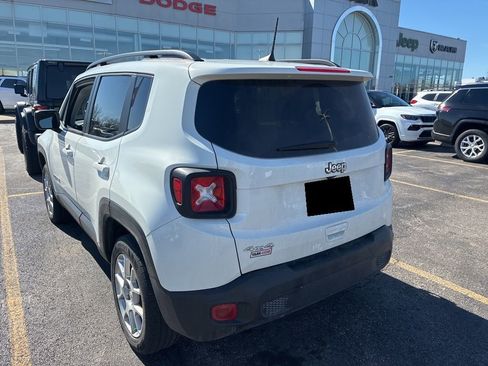 Certified 2023 Jeep Renegade Latitude w/ Premium Group image 3