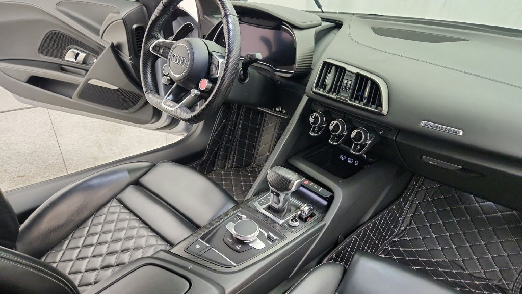 Used 2017 Audi R8 V10 plus AWD/4WD image 38