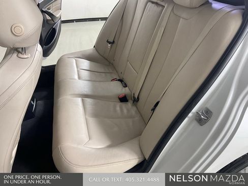 Used 2017 BMW 320i Sedan RWD image 27