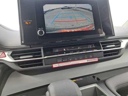 New 2026 Toyota Sienna LE FWD image 11