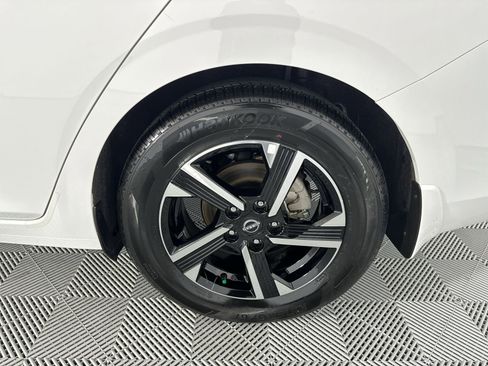Certified 2025 Nissan Sentra SV FWD image 10