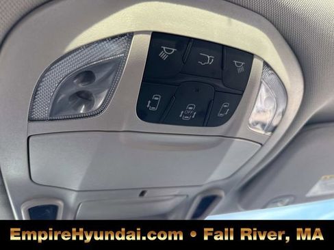 Used 2023 Chrysler Pacifica Limited image 26