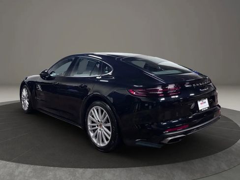 Used 2018 Porsche Panamera 4 image 3