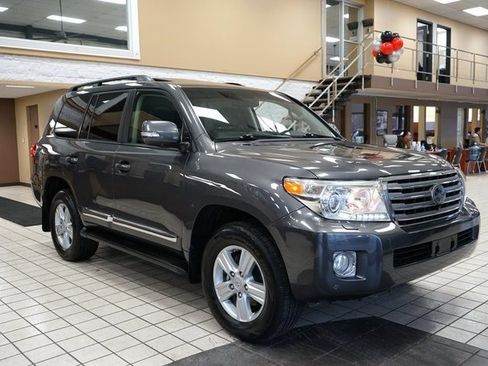 Used 2013 Toyota Land Cruiser image 22