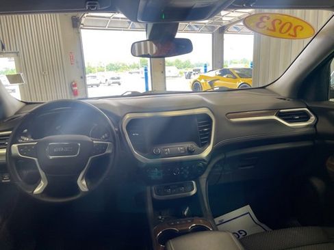 Used 2023 GMC Acadia SLE w/ Driver Convenience Package image 24
