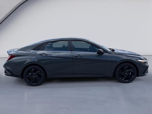 New 2026 Hyundai Elantra SEL Sport FWD image 6