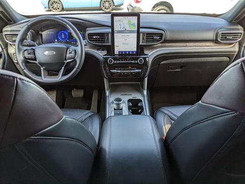 Certified 2023 Ford Explorer Platinum w/ Technology Package image 15