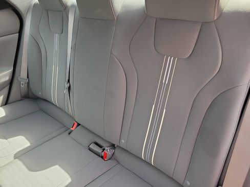 Used 2023 Hyundai Elantra SEL w/ Convenience Package image 9