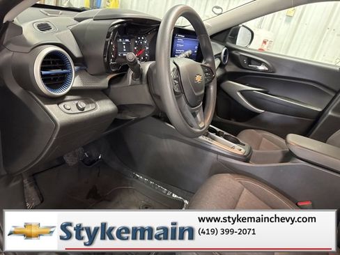 Used 2024 Chevrolet Trax LS w/ LS Convenience Package image 30