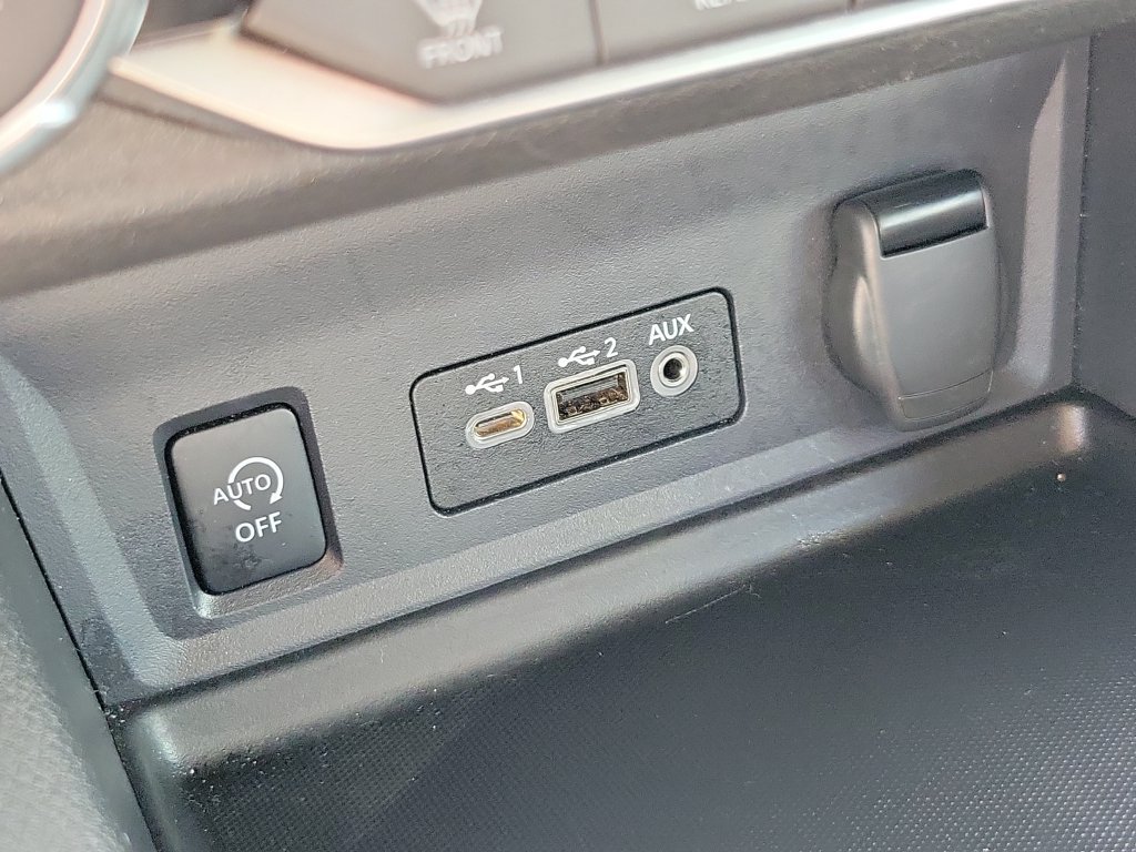 Certified 2025 Nissan Sentra SR FWD image 29