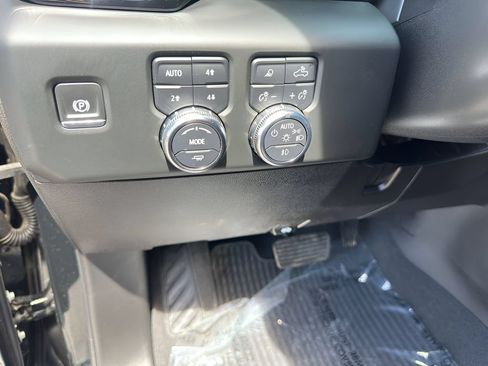 Used 2024 GMC Sierra 3500 Denali Ultimate AWD/4WD image 18