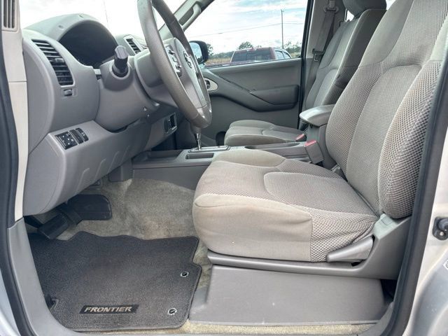 Used 2014 Nissan Frontier SV RWD image 6