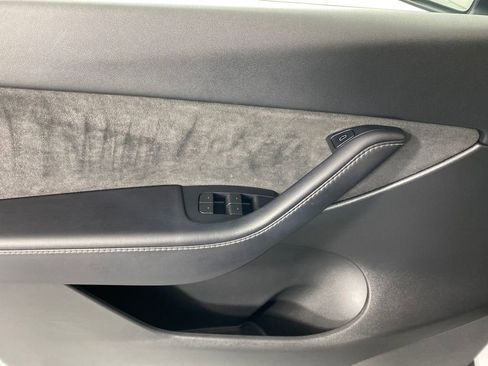 Used 2022 Tesla Model Y Long Range image 11