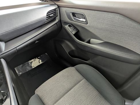 Used 2023 Nissan Rogue SV image 11