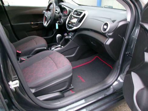 Used 2018 Chevrolet Sonic LT w/ RS Package image 9