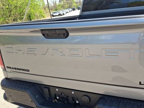 Used 2025 Chevrolet Silverado 2500 LTZ w/ LTZ Plus Package image 35