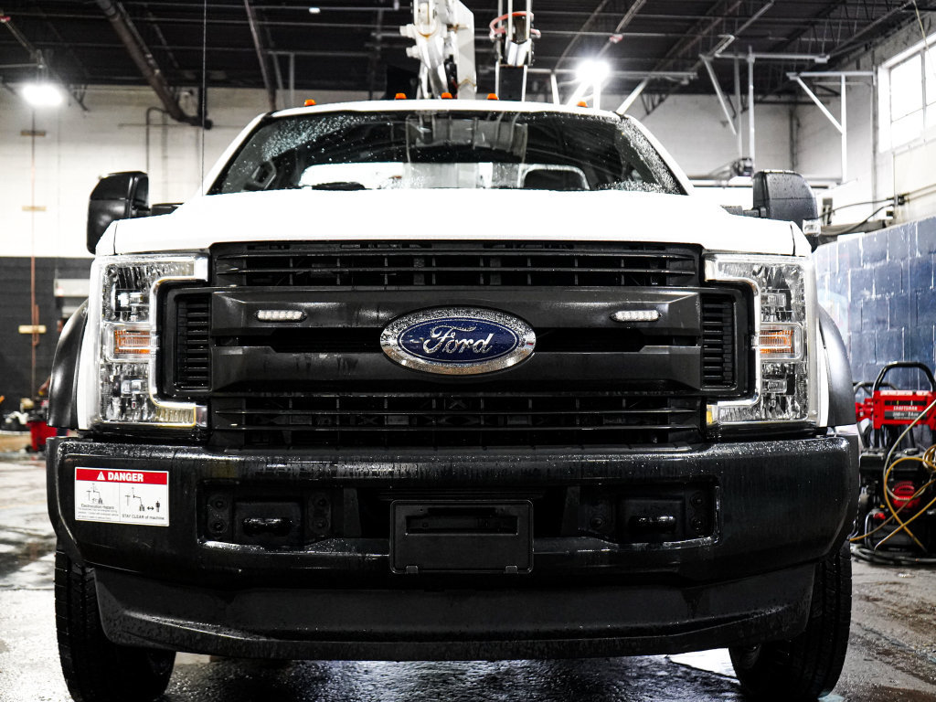 Used 2019 Ford F550 4x4 Regular Cab Super Duty image 2