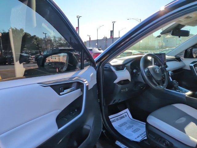 Used 2025 Toyota RAV4 XLE AWD/4WD image 11