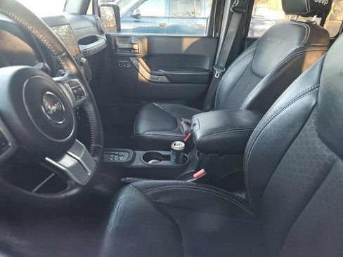 Used 2017 Jeep Wrangler Unlimited Freedom Edition image 6