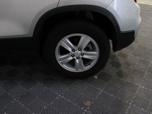 Used 2021 Chevrolet Trax LT image 9