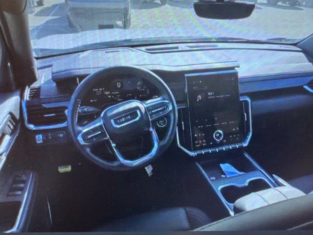 Used 2026 GMC Acadia Elevation w/ Elevation Premium Package FWD image 2
