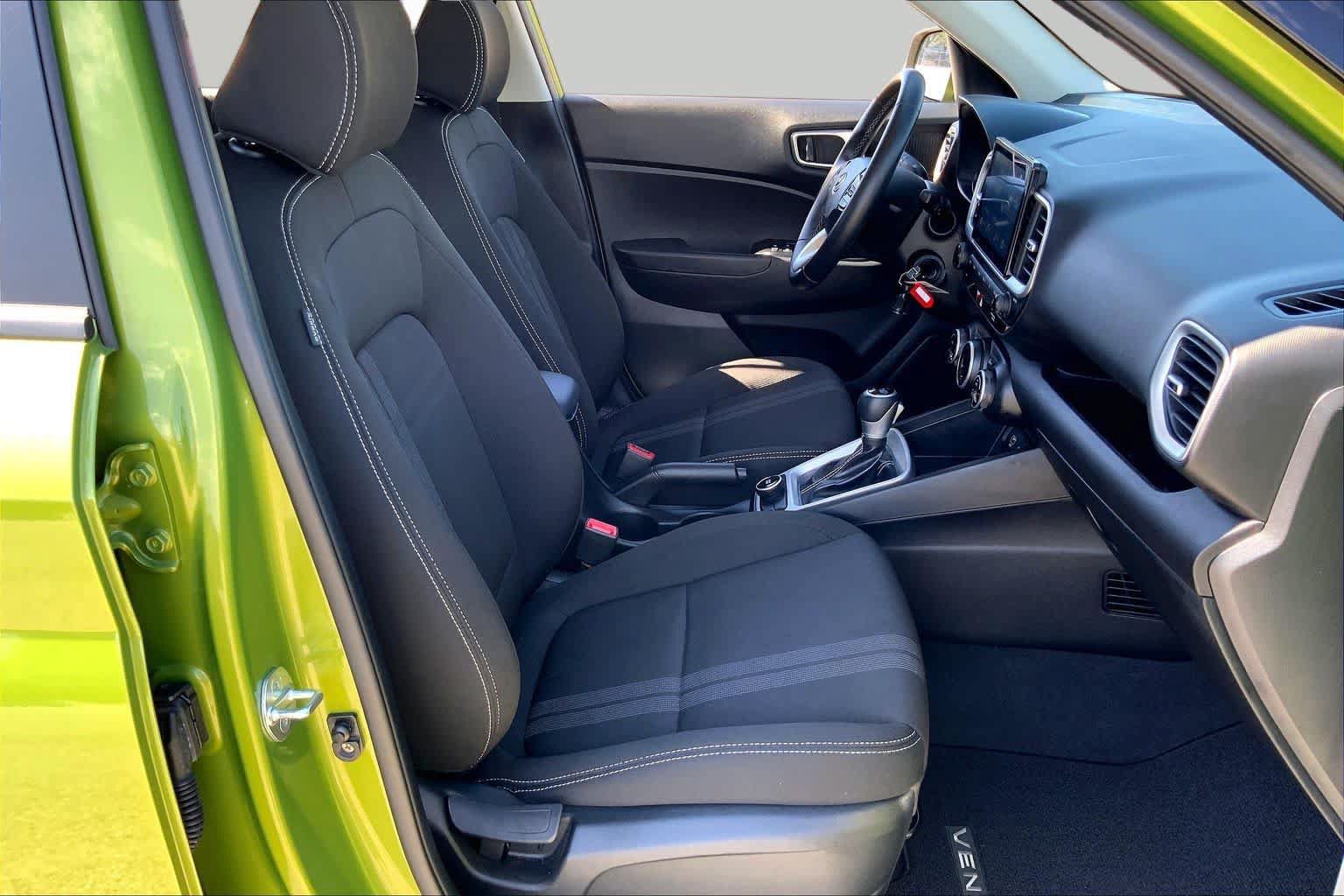 Used 2023 Hyundai Venue SEL FWD image 9