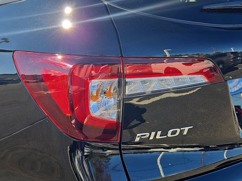 Used 2022 Honda Pilot Sport image 11