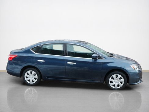 Used 2017 Nissan Sentra SV image 2