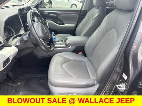 Used 2022 Toyota Highlander Platinum FWD image 6