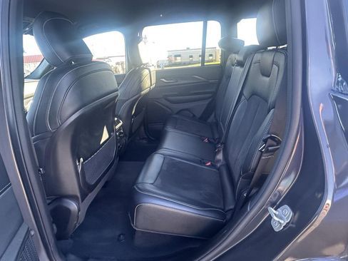 Used 2024 Jeep Grand Cherokee Altitude image 32