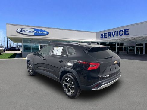 Used 2024 Chevrolet Trax LT w/ Driver Confidence Package FWD image 6
