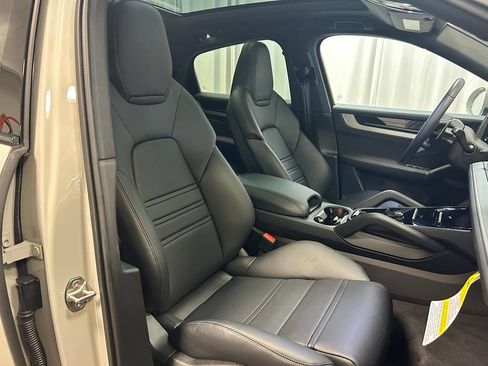 Certified 2026 Porsche Cayenne Coupe AWD/4WD image 25