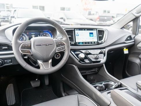 New 2026 Chrysler Pacifica Limited w/ Uconnect Theater Family Group image 12