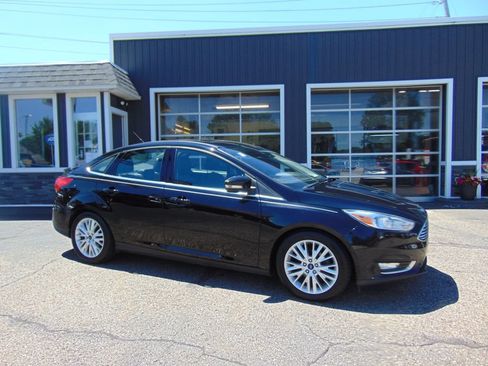 Used 2016 Ford Focus Titanium w/ Titanium Technology Package FWD image 1