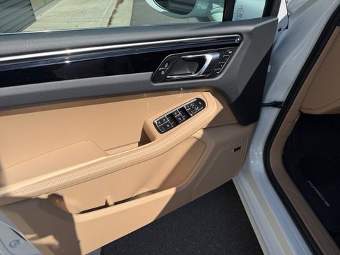 Certified 2025 Porsche Macan image 21
