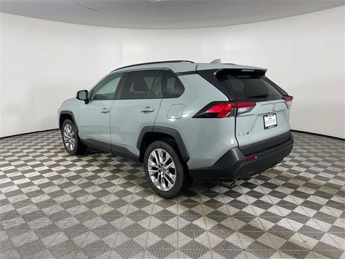 Used 2019 Toyota RAV4 XLE Premium image 23