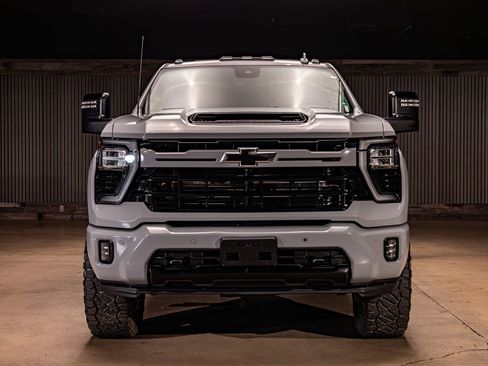 Used 2024 Chevrolet Silverado 2500 LTZ w/ LTZ Plus Package image 2