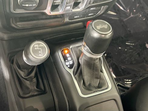 Used 2020 Jeep Wrangler Unlimited Sahara AWD/4WD image 17