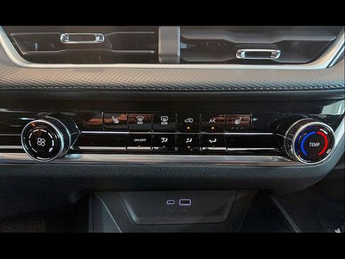 Certified 2025 Chevrolet Equinox LT FWD image 19