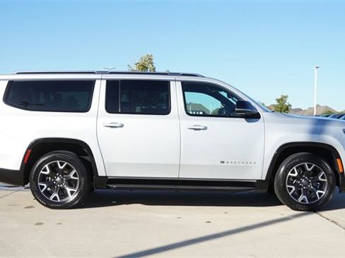 Used 2023 Jeep Wagoneer L Series III w/ Preferred Equipment Group image 10